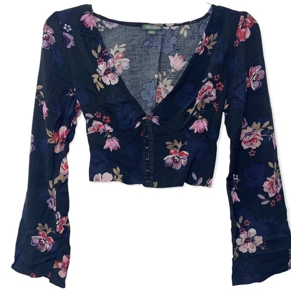 wild fable Tops - Wild Fable V-Neck Long Sleeve Floral Crop Top Size XS NWOT